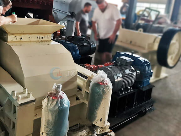 Concasseur à rouleaux hydraulique