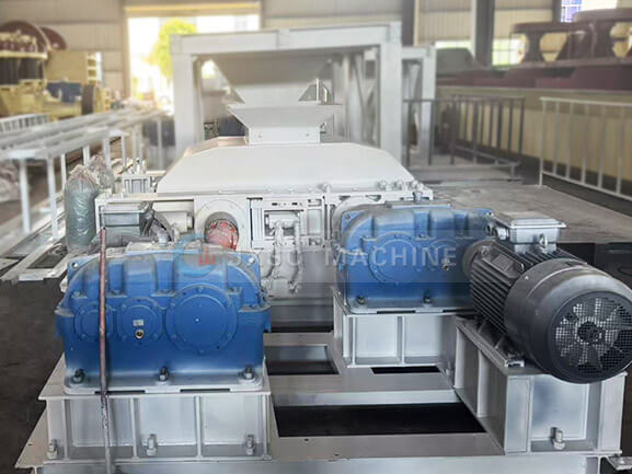 Concasseur à rouleaux hydraulique