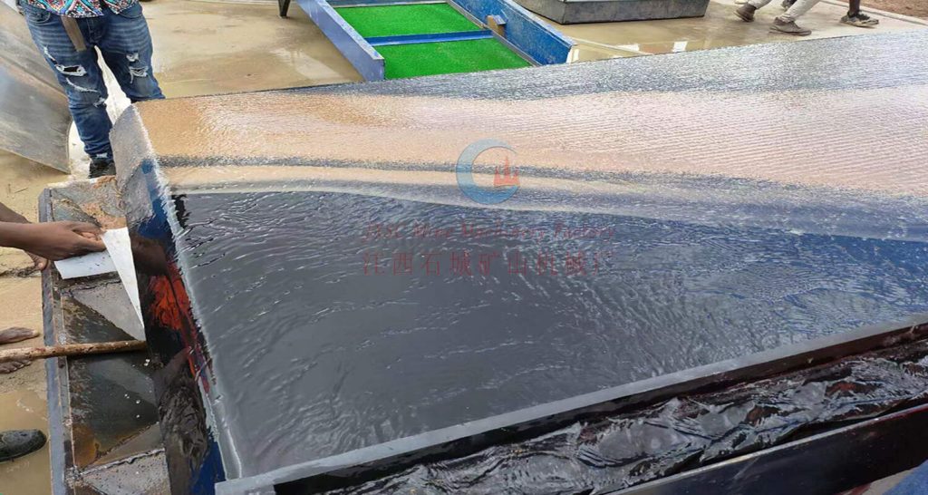 Tables vibrantes pour l'or